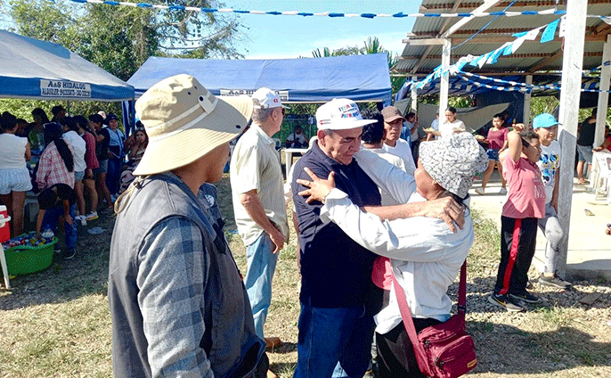 Comuneros agradecen mejoras en caminos vecinales