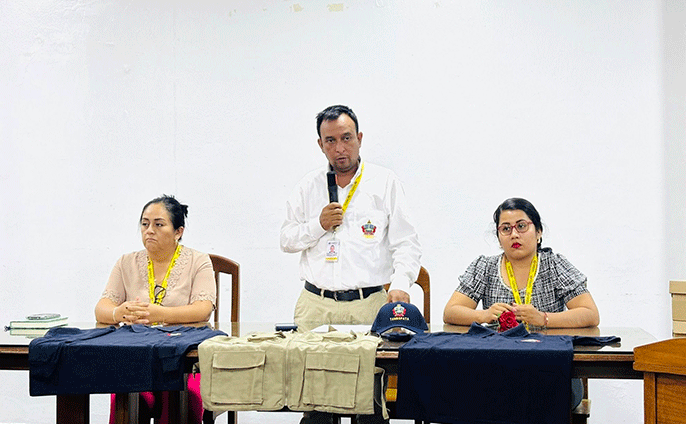 Entrega de indumentaria al personal de vigilancia