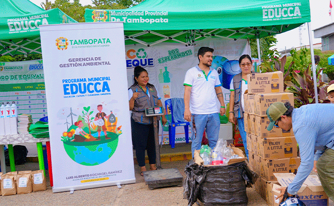 Vecinos participando del Ecotrueque